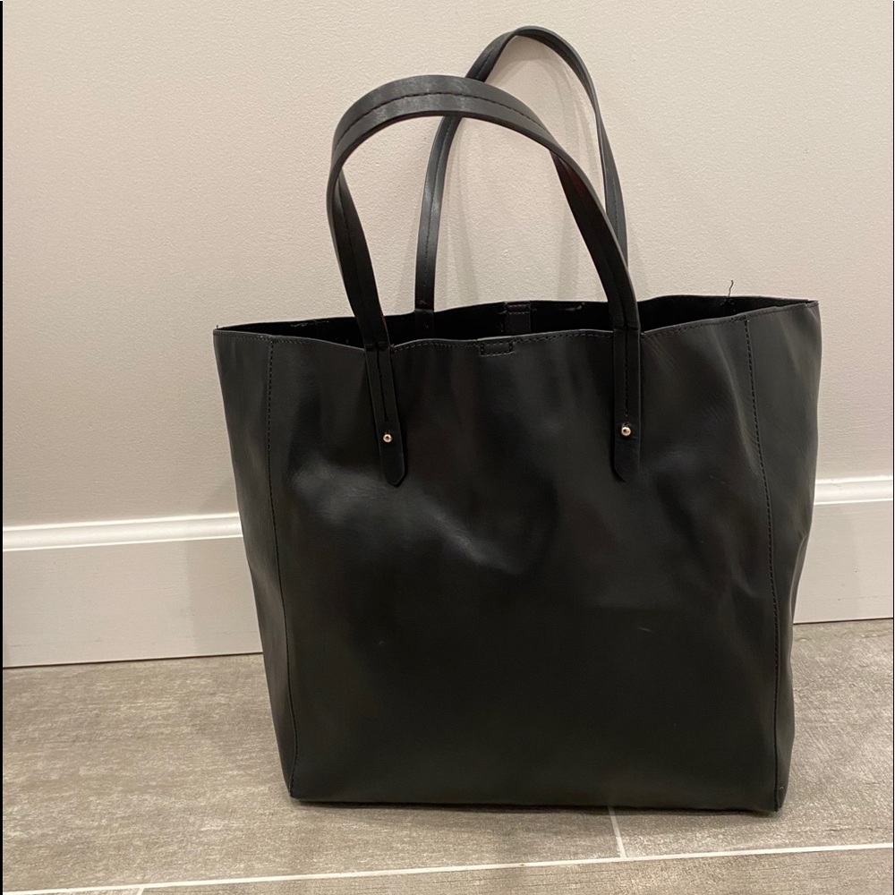 Basic black tote - Picture 2 of 5